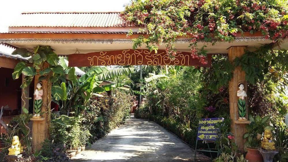 Subtawee Resort Surat Thani Esterno foto